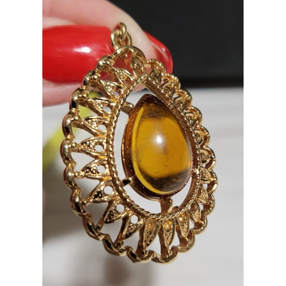 Vintage 1970's Sara Coventry Amber Colored and Gold Tone Pendant